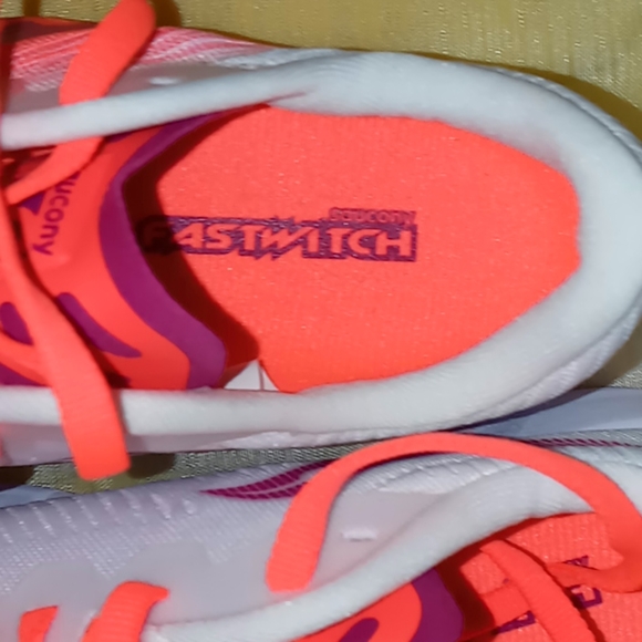 Saucony running shoes - Picture 4 of 4